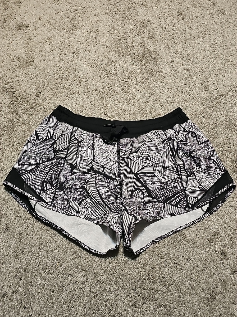 Lululemon Hotty Hot Dottie Tribe White Black Size 8